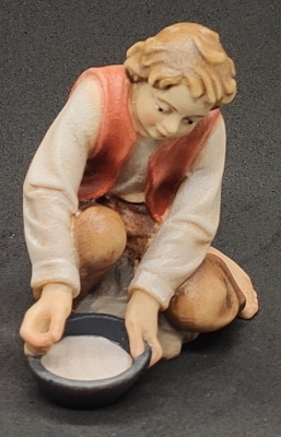 Kostner Krippe Junge melkend